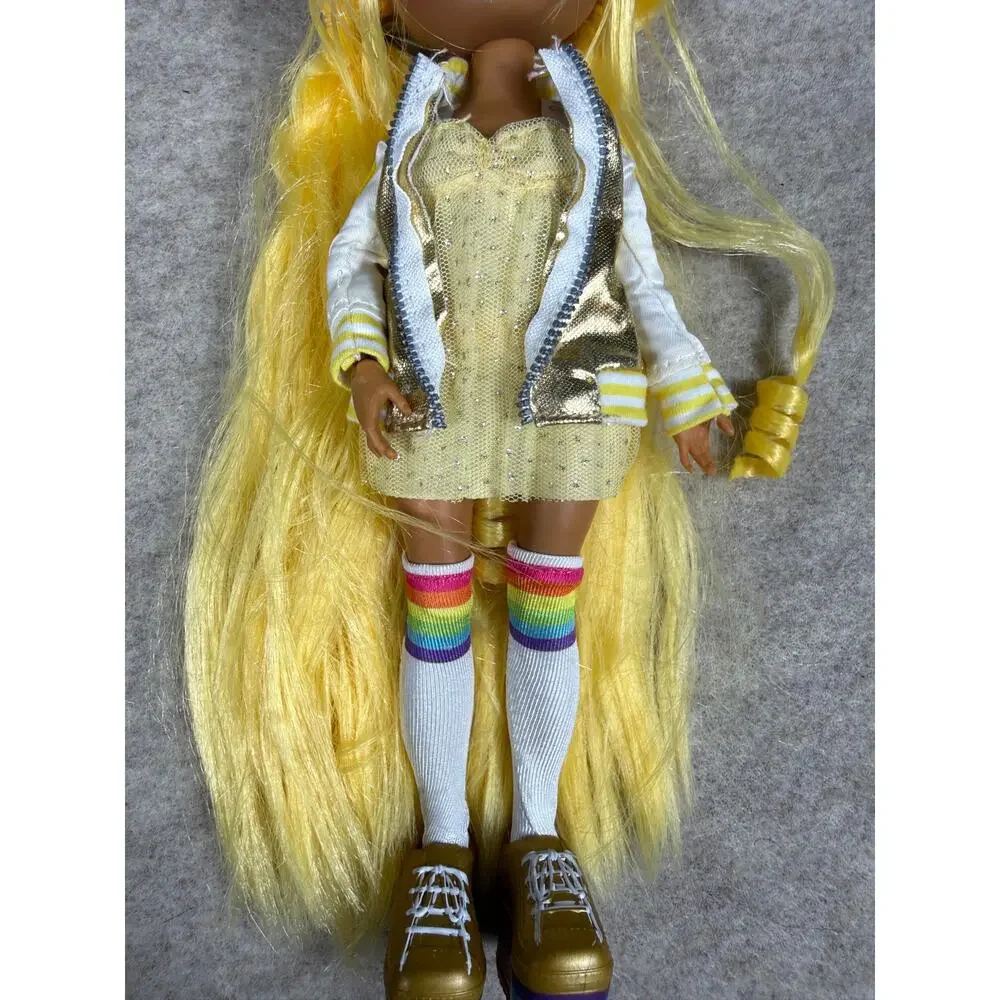 Rainbow High Series 1 Sunny Madison fashion doll
